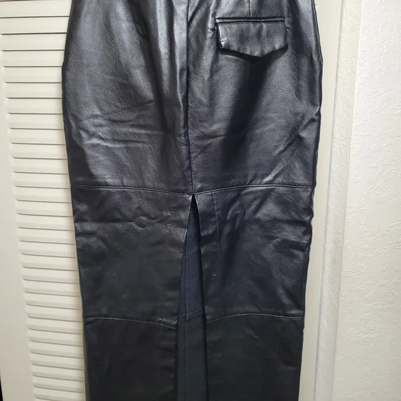 Forever 21 Black Faux Leather Skirt XS - Picture 2 of 3